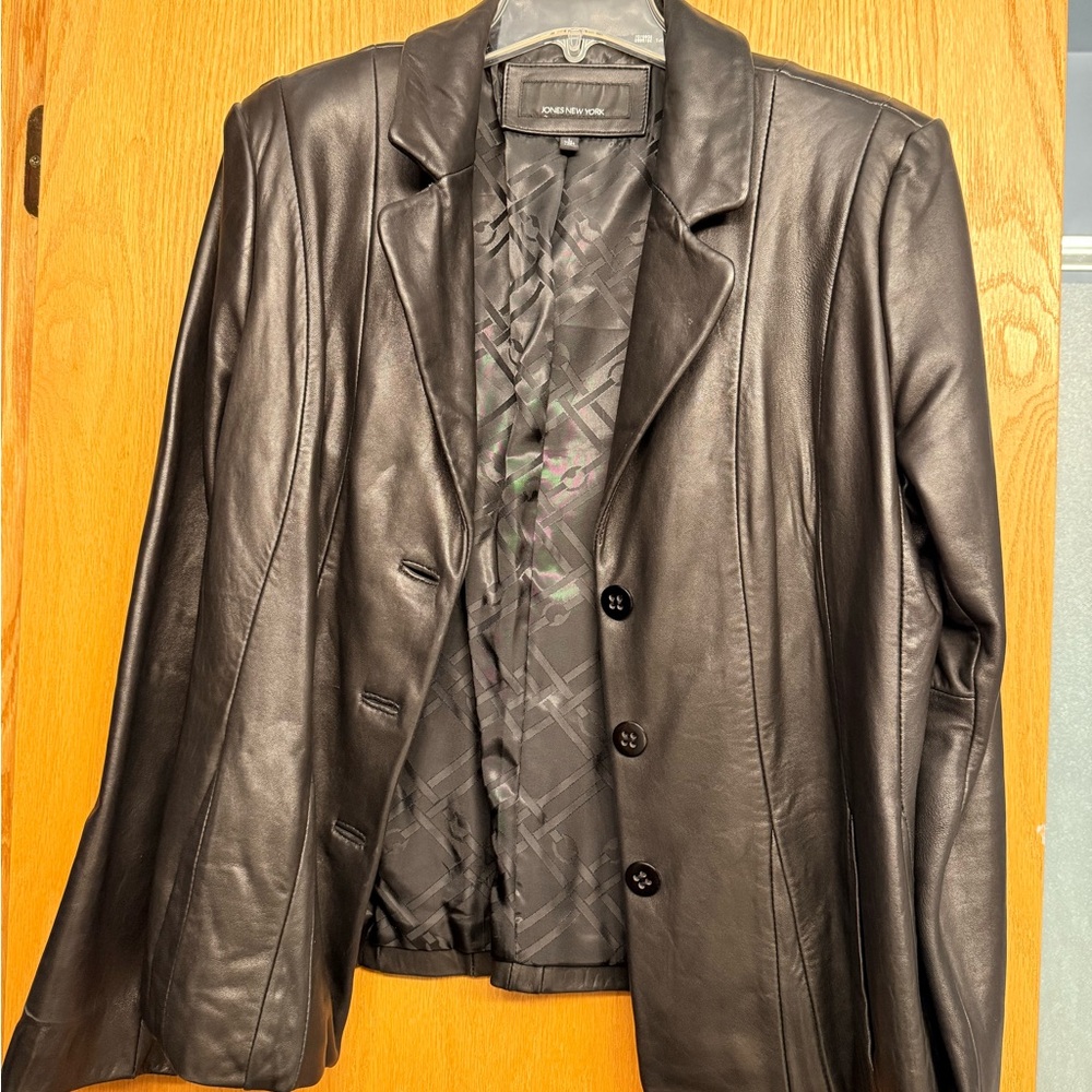 Jones of NY women’s black leather jacket